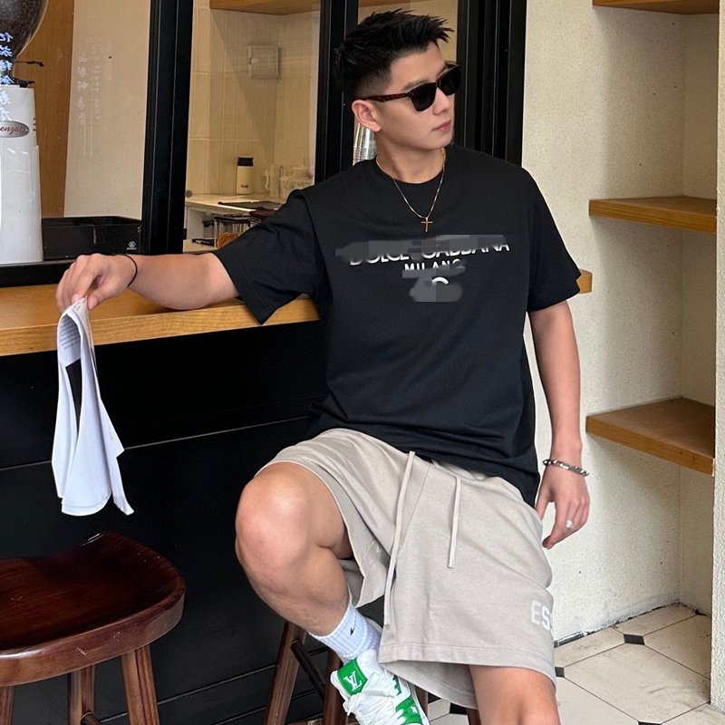 Famous design T-shirt Hot cotton luxury T-shirt men's fashion Handsome selling men's short-sleeved T-shirt clothing