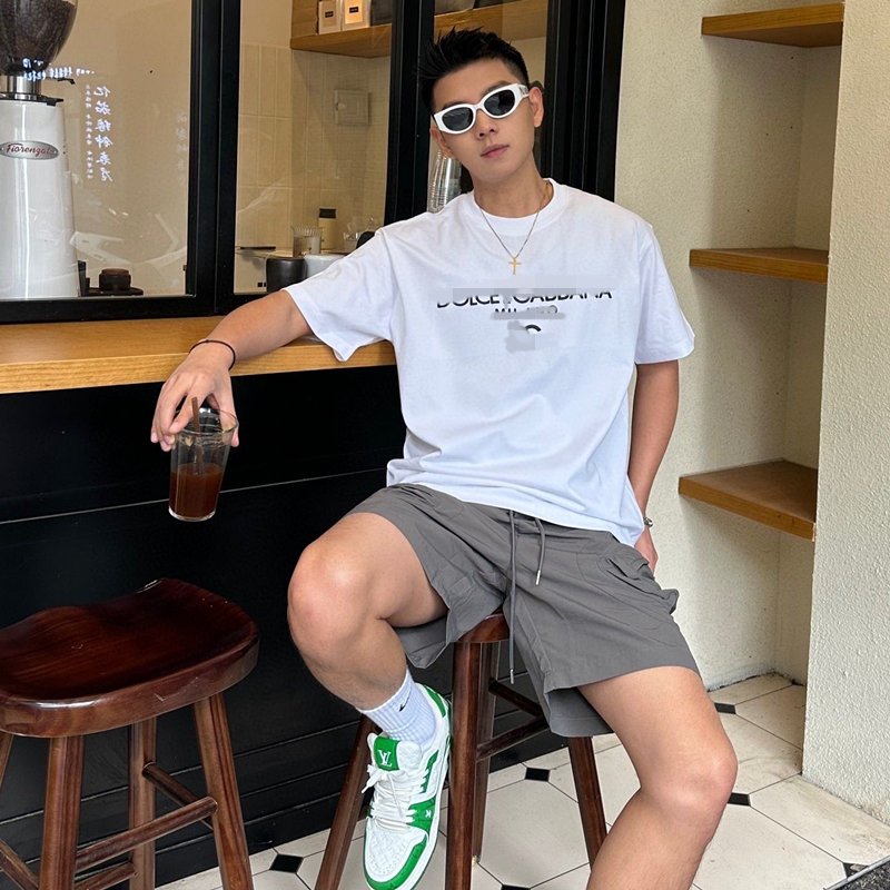 Famous design T-shirt Hot cotton luxury T-shirt men's fashion Handsome selling men's short-sleeved T-shirt clothing