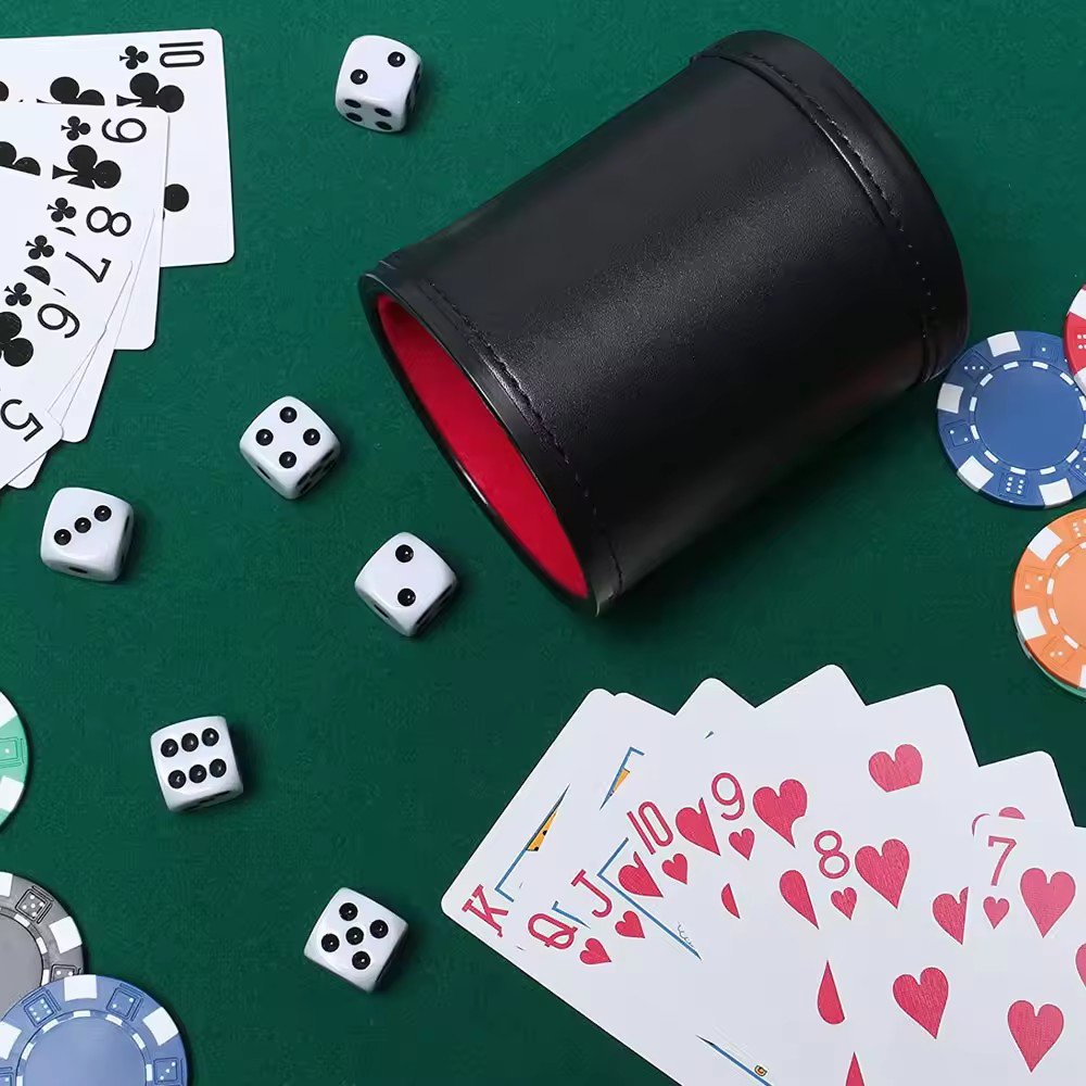 High-End Factory Wholesale Leather Dice Cup Set with 5 black dot dice