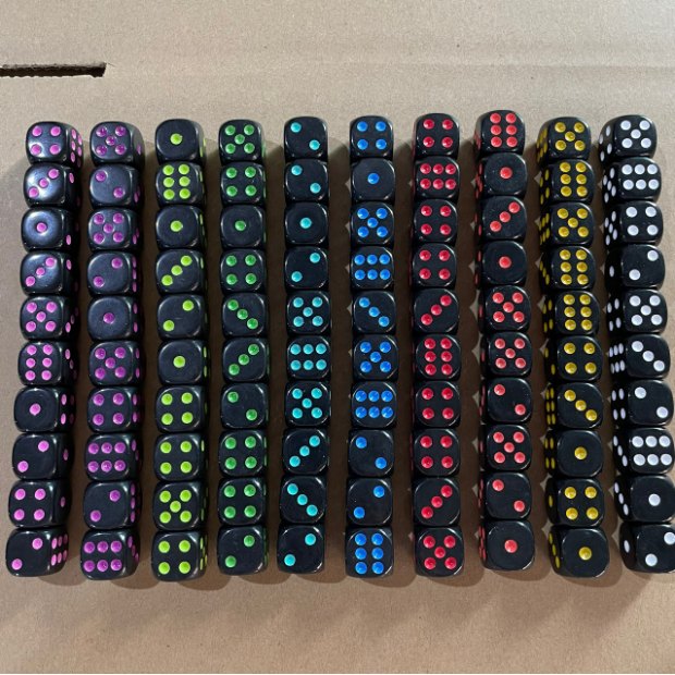 Factory Direct Sales Solid Black Rounded 6 Sided Engraved Acrylic Colored 16MM Dot Dice For Poker Playing Games