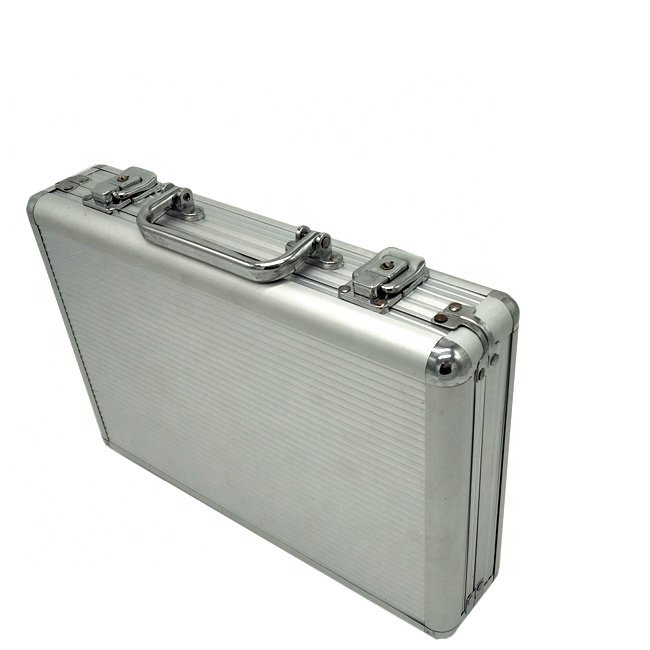 200pcs Chips 40mm Clay Poker Set With Paper Poker Cards And Dices In Aluminum Silver Case