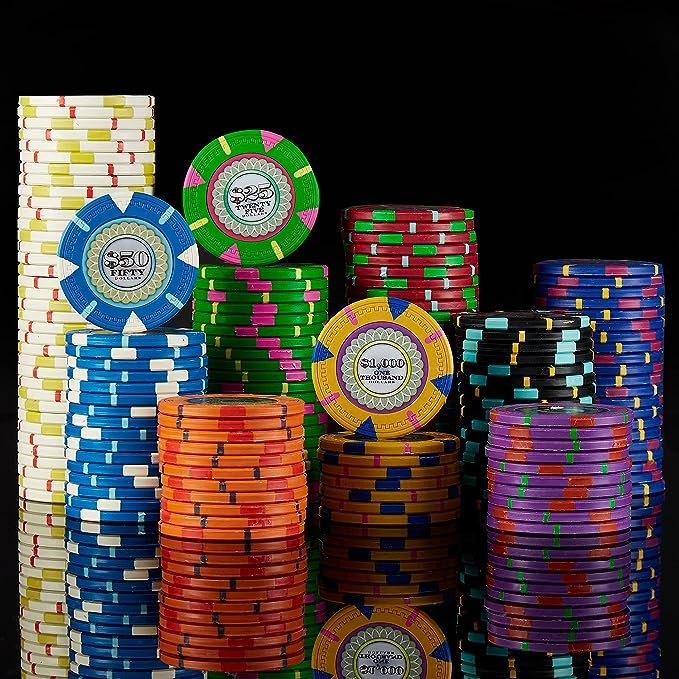 500 piece custom poker chip set with black locking case