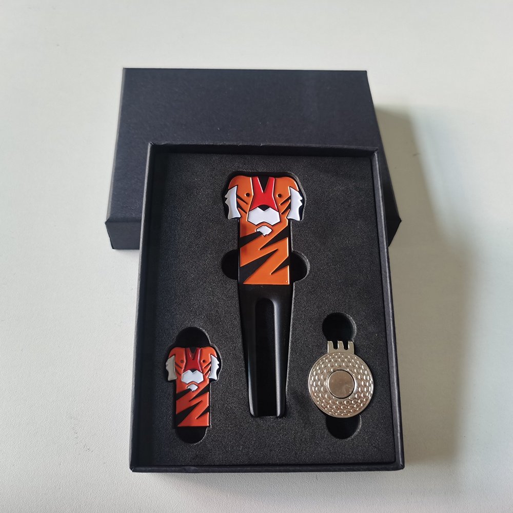 Figure Design Wholesale Divot Tool Cute Custom magnetic golf ball marker Miniature enamel Balls Markers Golf