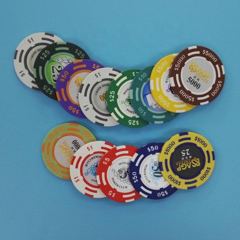 popular design 13.5-14g clay poker chips US dollar casino club bar poker chips for sale