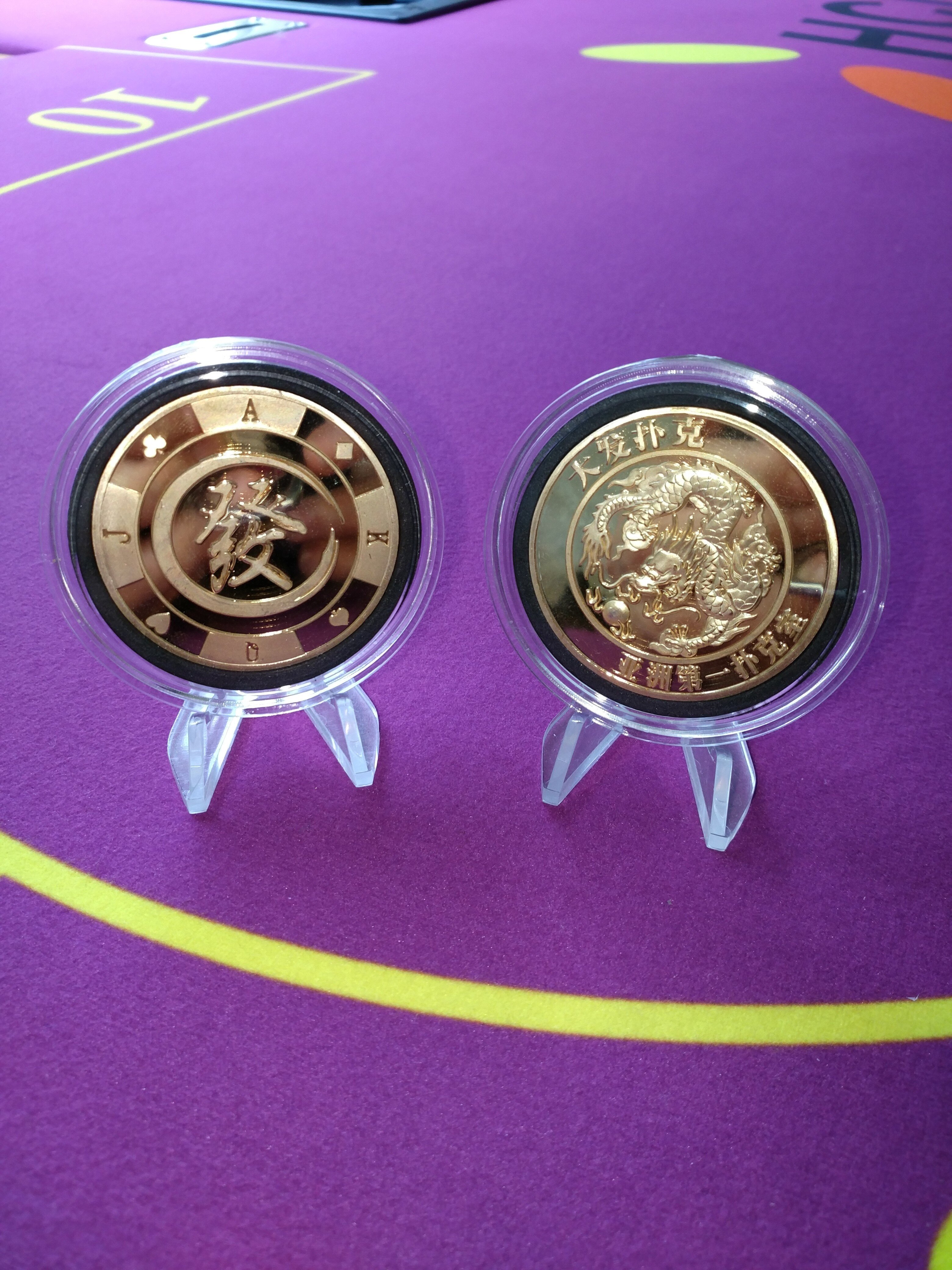 Custom metal poker chips with presentation box for souvenir