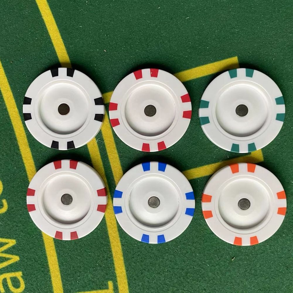 magnetic poker chip for golf