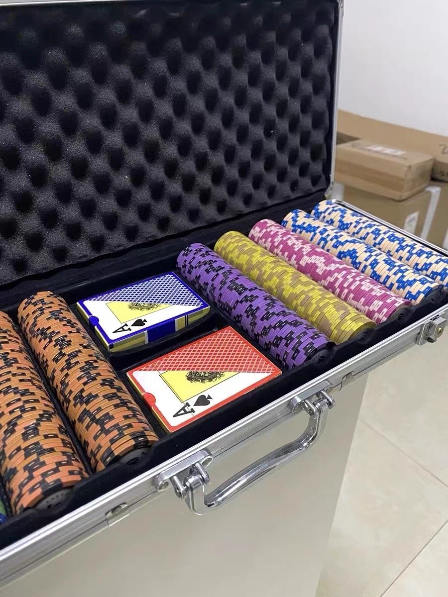 Factory Custom Small Aluminum Casino Chip Case Black Mahogany 500 Chips Box with Plaques for Storage & Transport