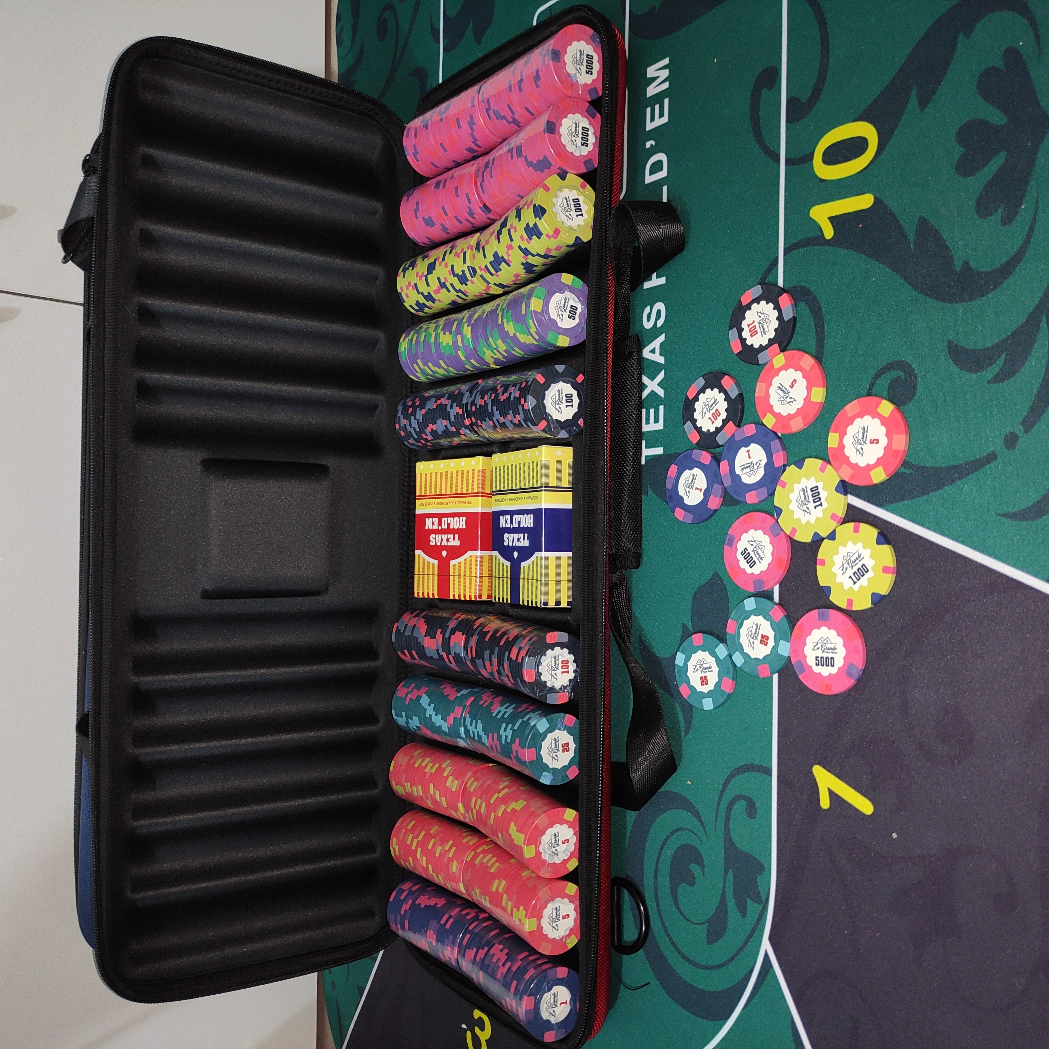 Professional casino 500 poker chip set in aluminum silver case