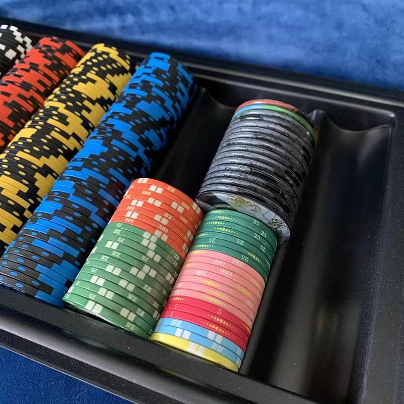 500 Chips Tray Plastic Poker Chips Racks Casino Poker Table Dealer Chips Tray with 2 Card Slots