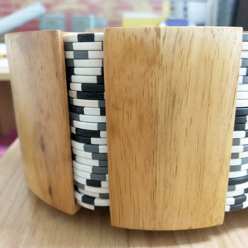New Style Wholesale Casino Poker Chips Set with the Design Chips Visible Rotating Base Wooden Poker Chip Carousel