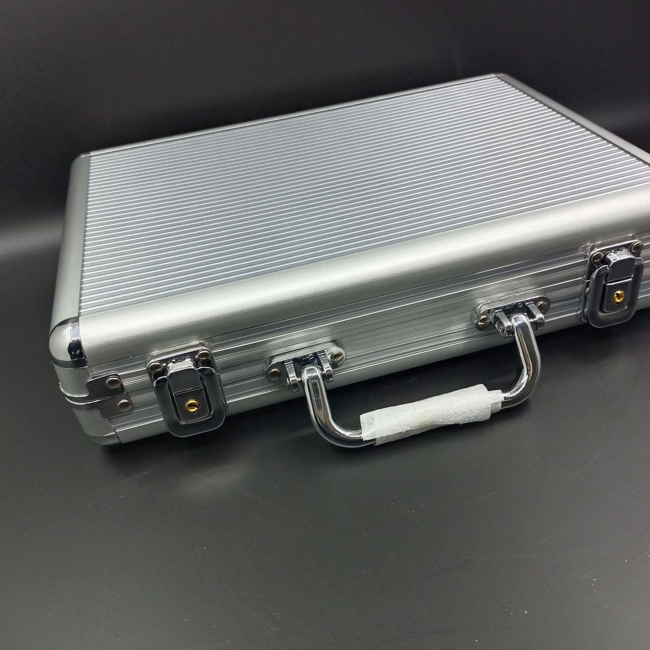 Professional Good Quality 1000 Chips Poker Set Aluminum Hard Case 300 Poker Set Custom Poker Chips Set In Aluminum Case