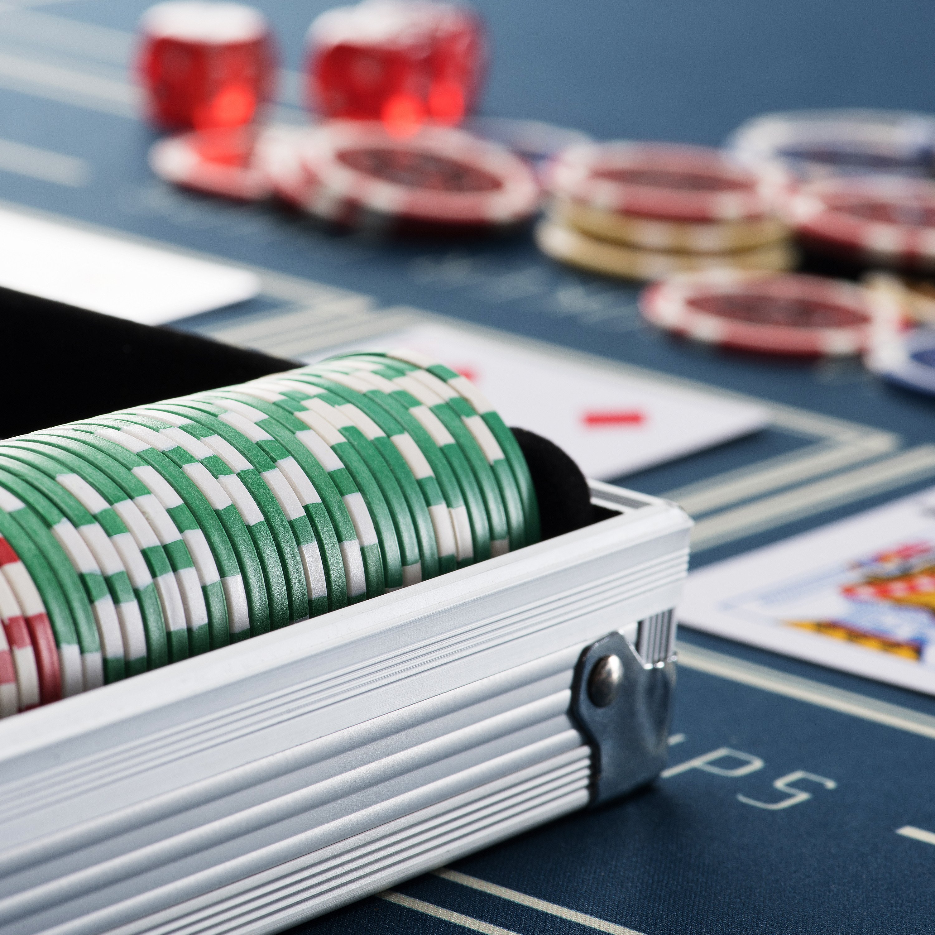 Wholesale customize pp chips professional 200 poker chips set with sticker