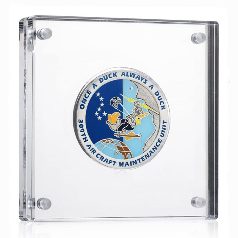 Medals Poker Chip Pins Badges Holder Challenge Coin Display Acrylic Coin Display