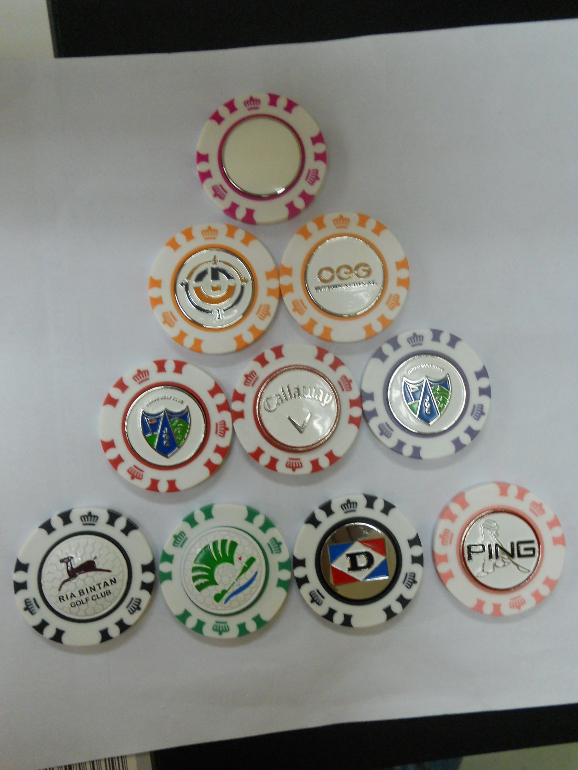 Magnet poker chip golf ball markers with magnet insert
