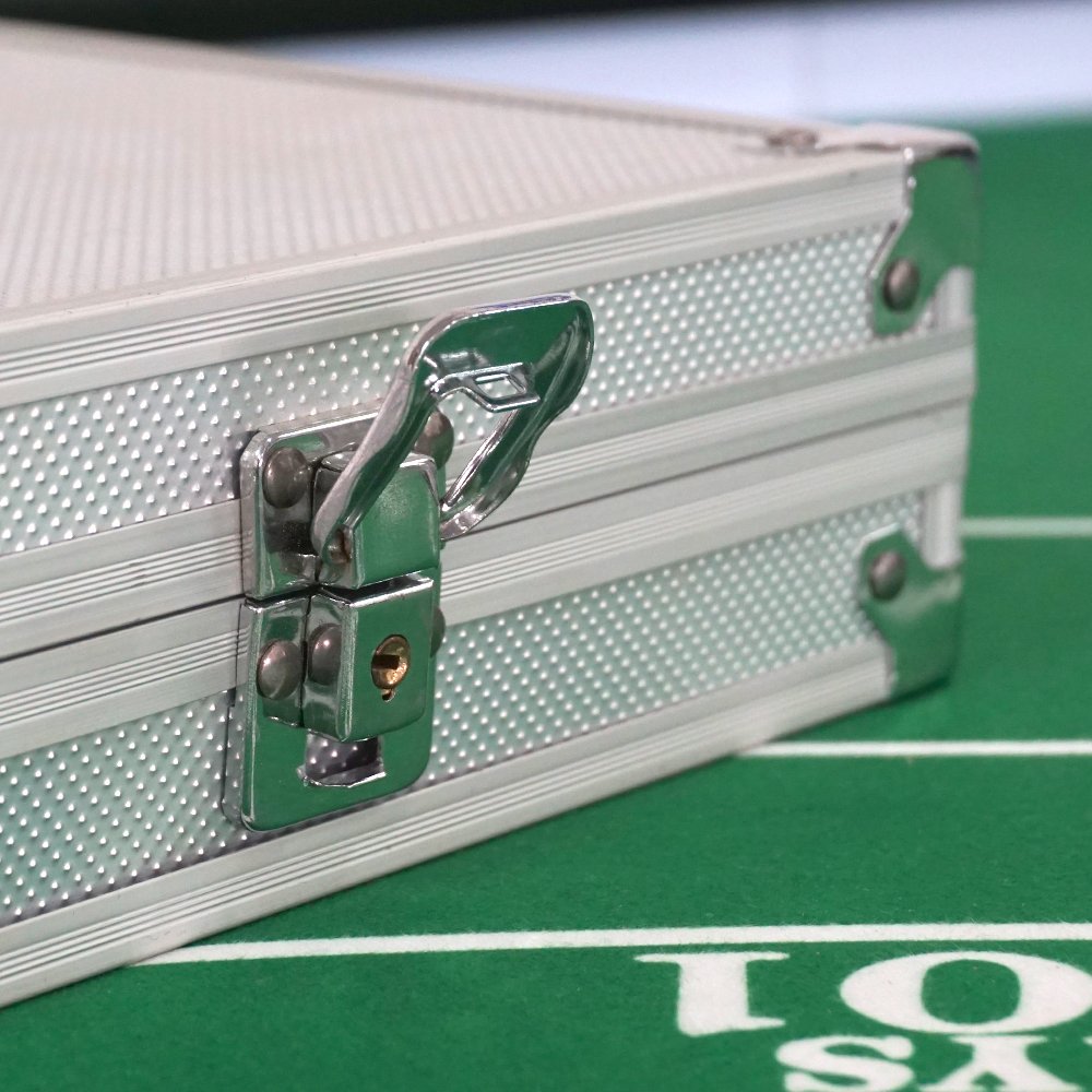 Casino Poker Games Baccarat Blackjack Custom Clay Chip Set Poker Room Accessories Aluminum Case 500 Piece Poker Chip Set