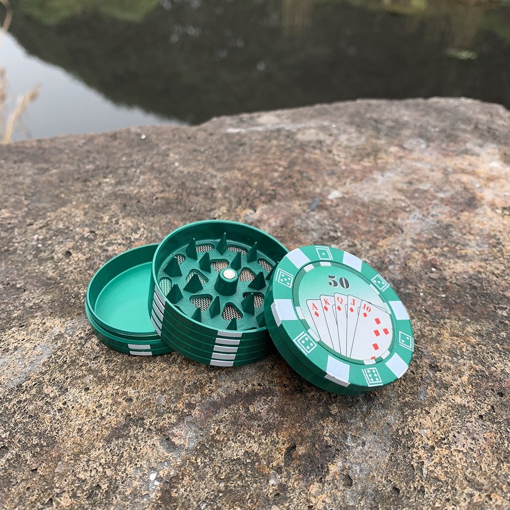 Wholesale Metal Tobacco Herb Spice Casino Poker Chip Grinder 3-Layers Shark Teeth Herb Grinder