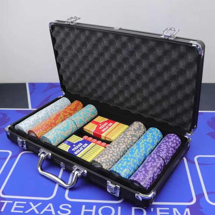 Durable aluminum case 500 chip poker set casino games