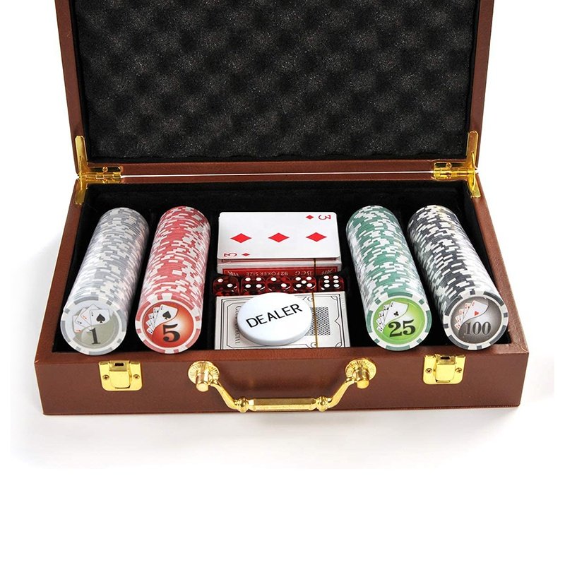 Poker Chip Set 200pcs Chips with Carrying Leather Case, Cards board poker chip game set