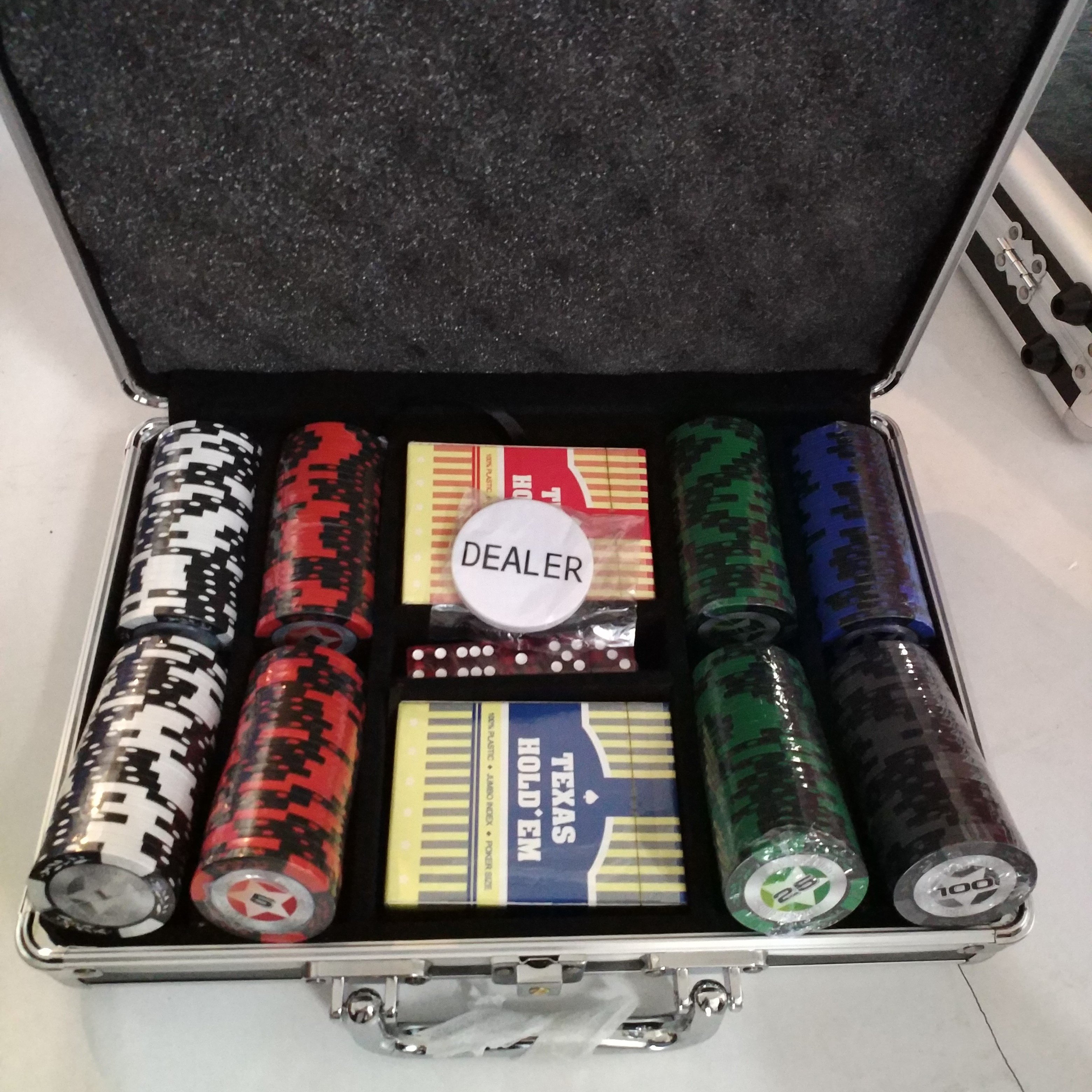 Custom 14G poker chips set for casino