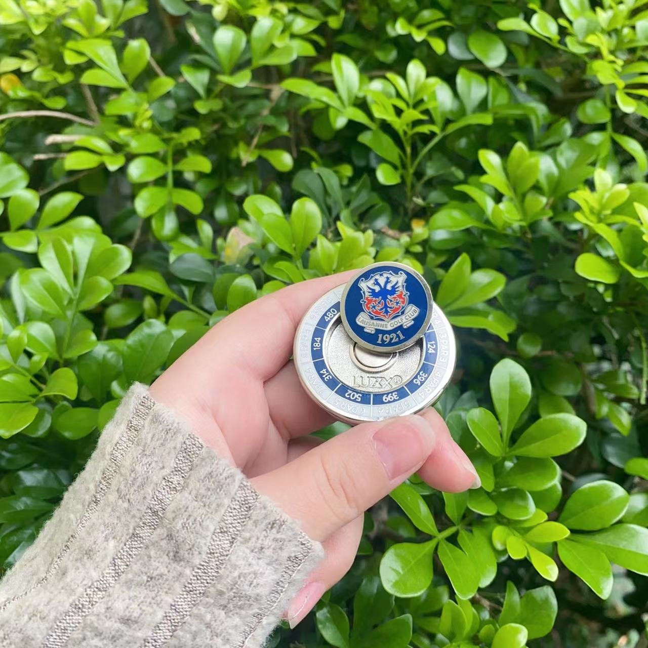 Dongguan Customized Cast Zinc Alloy Metal Enamel Golf Products 40/42/45mm Sundial Yardage Grid Magnetic Poker Chip Ball Marker