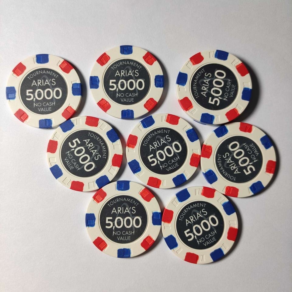Casino quality clay poker chip with customised colour and logo in lay 14 gm casino chip