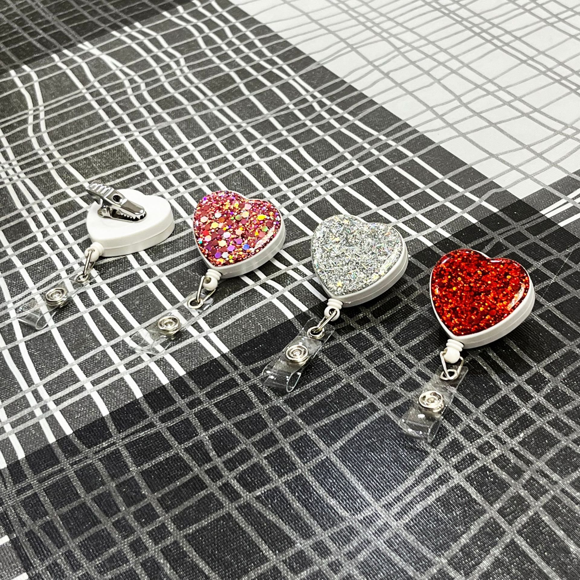 Custom Retractable Badge Reel Glitter Bling Multicolor Heart Shaped Card Name Office Nurse Accessories Glitter Badge Holder
