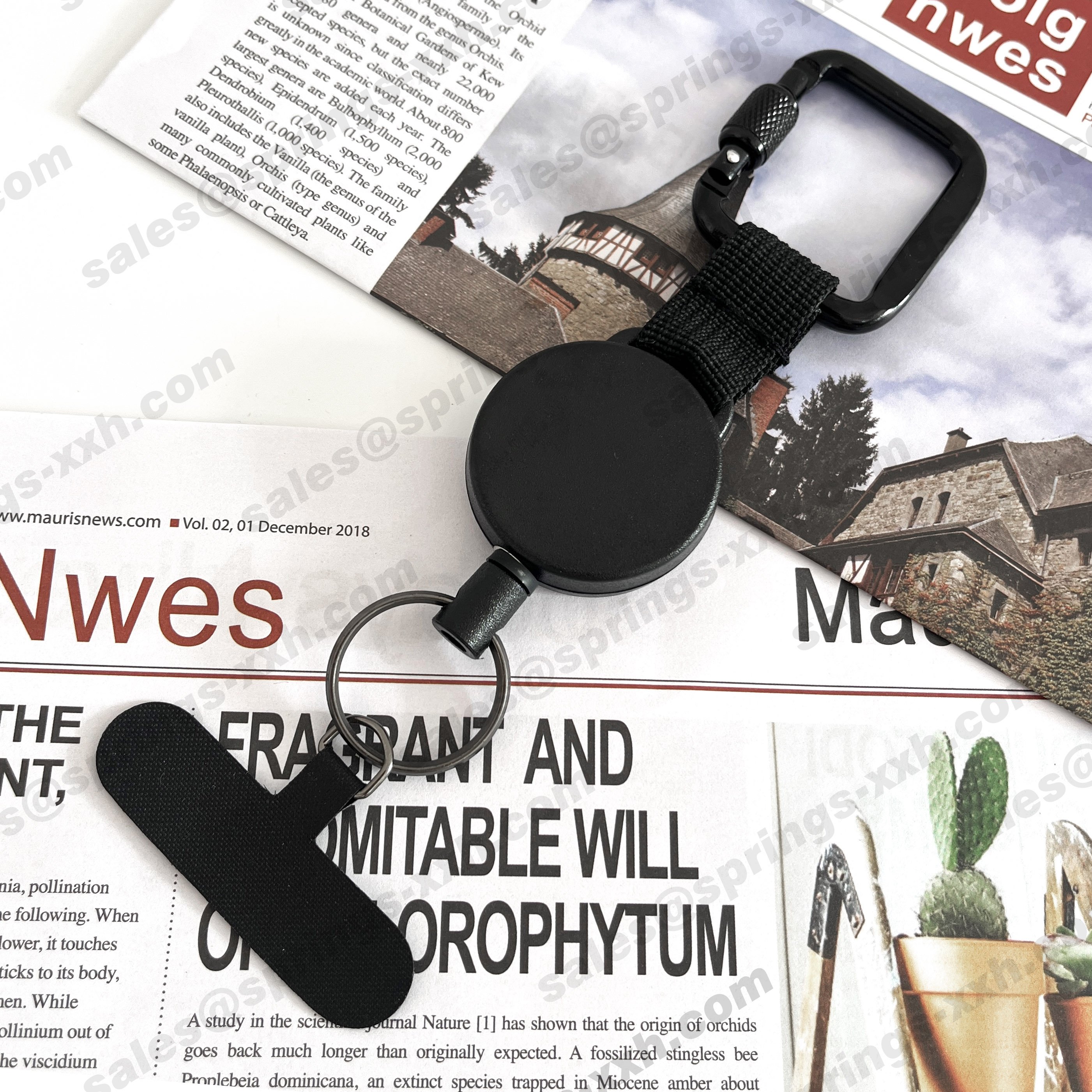 P-045 4CM Black Outdoor Heavy-duty Retractable Badge Reel with Heavy-duty Carabiner Keychain Cell Phone Holder