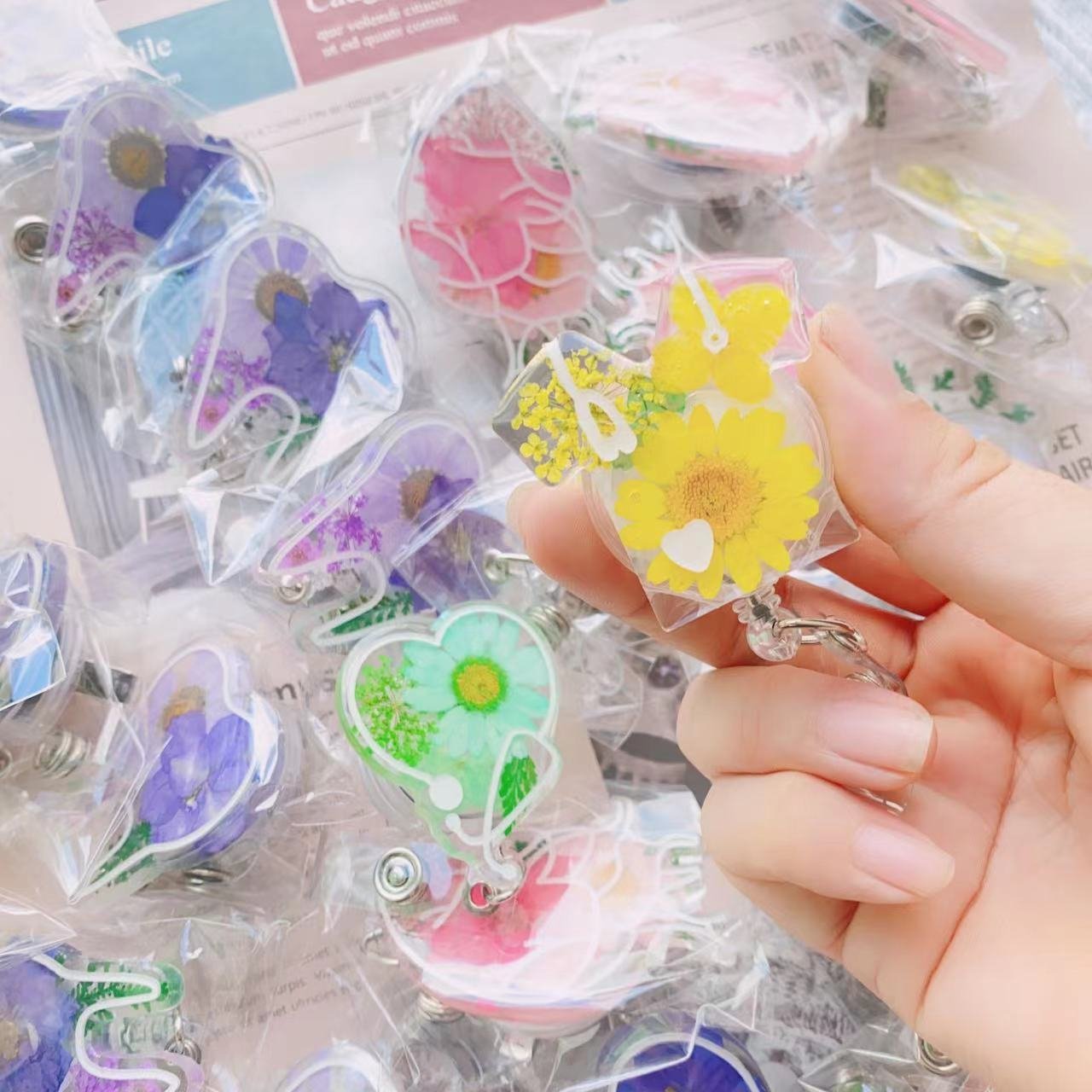 Flower Resin Retractable Badge Holders, Cute Nursing Badge Reel, Badge Clip ID Card Holders