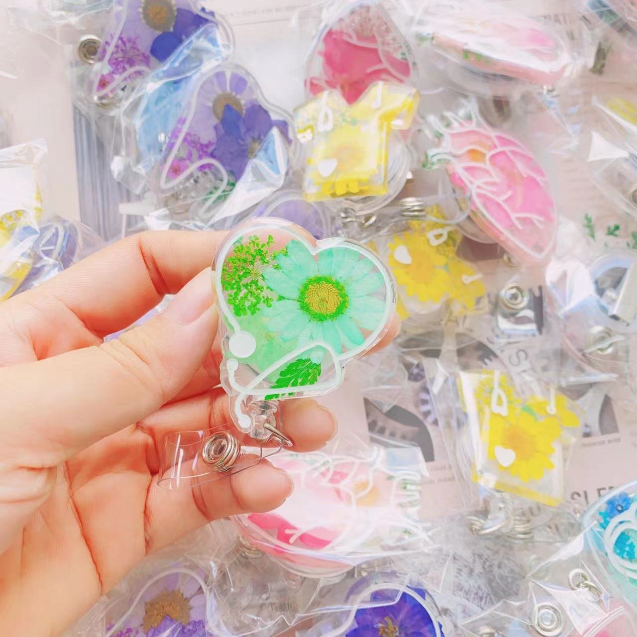 Flower Resin Retractable Badge Holders, Cute Nursing Badge Reel, Badge Clip ID Card Holders