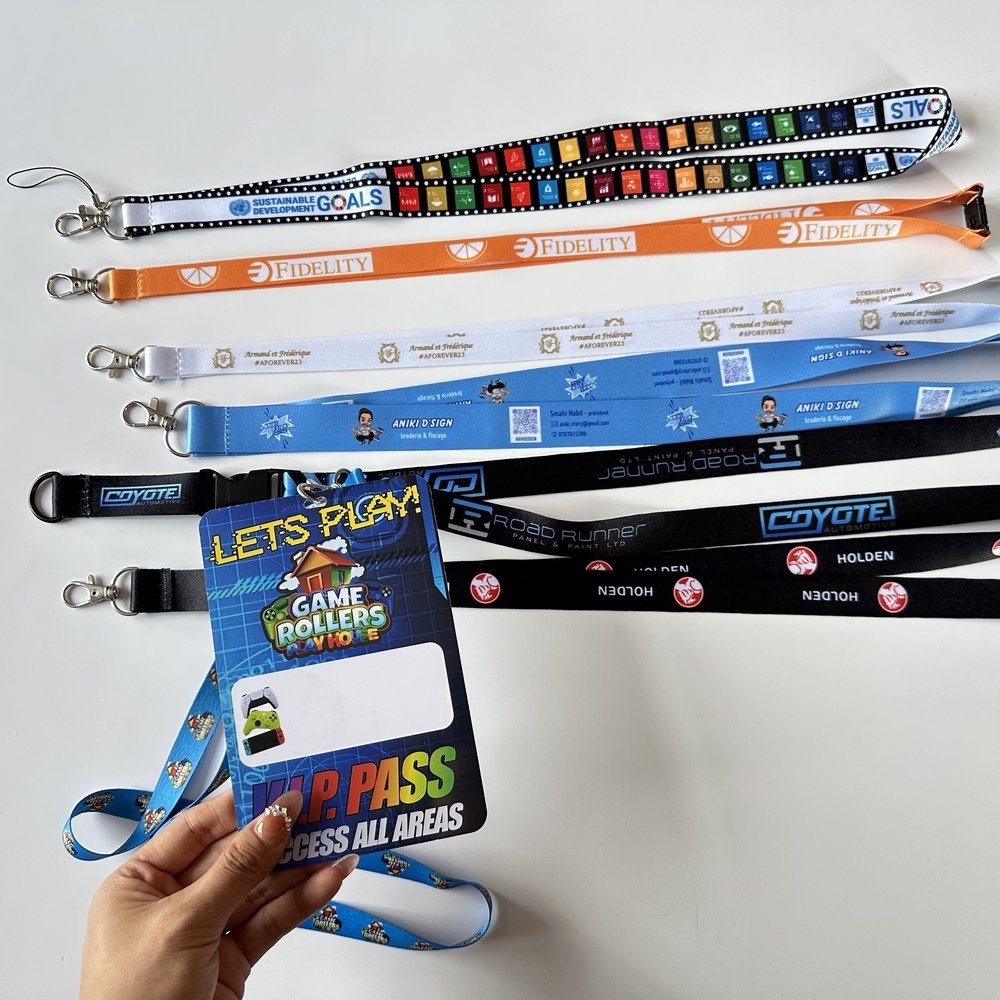 New Fashion Promotion Custom Heat-transfer Polyester Printed Lanyard With ID Card Badge Holder Factory Cheap Nylon Lanyards
