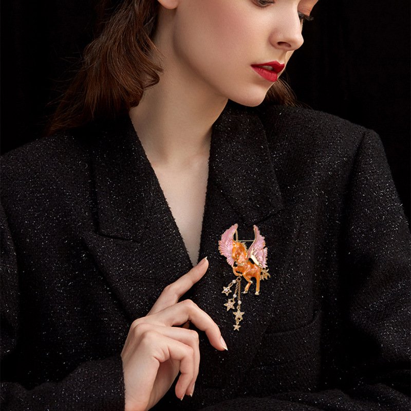 Hot Sales gold custom metal gold enamel animal tianma suit lapel luxury badge holder pins brooch pin for women and men