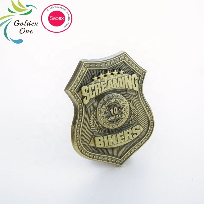 Factory Direct Customized popular style Metal soft soft enamel souvenir badge Wallet Holder with safety pin