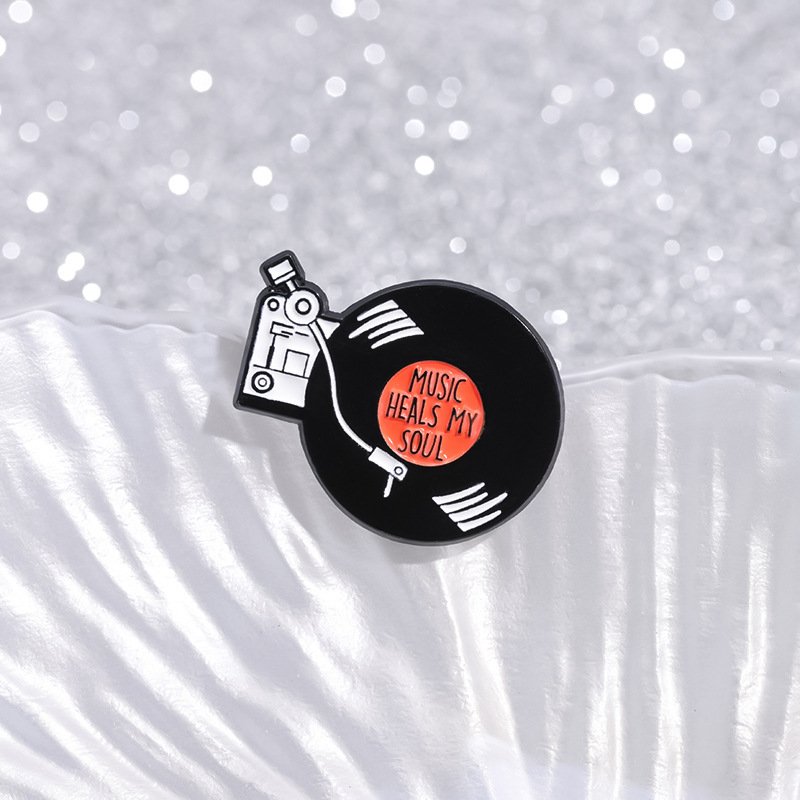 Customized Personalized Custom Design Brooches Pins Anime Style Zinc Alloy Custom Hard Enamel Pins Soft Enamel Pins