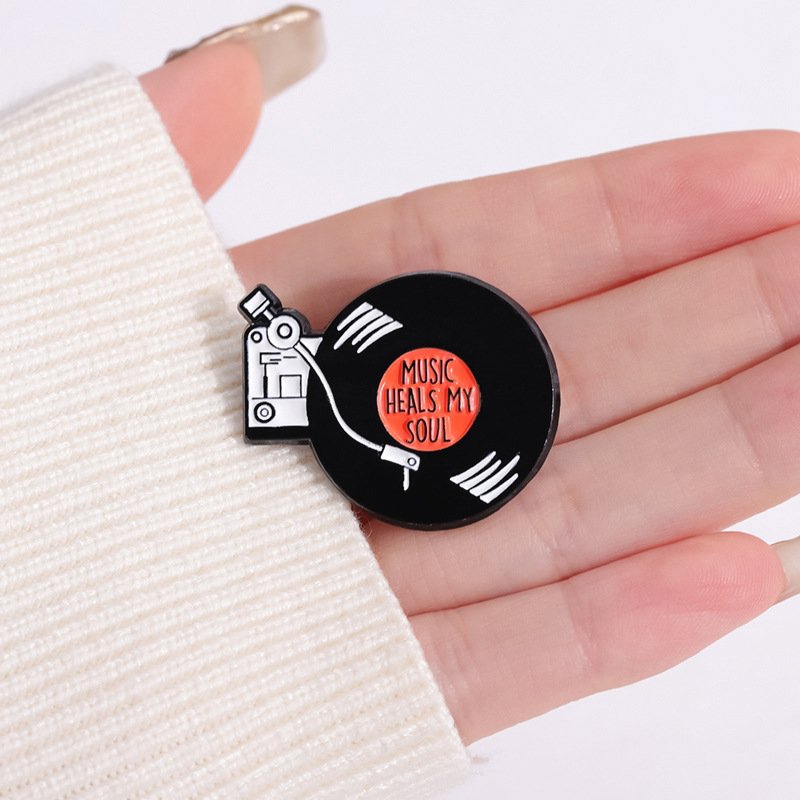 Customized Personalized Custom Design Brooches Pins Anime Style Zinc Alloy Custom Hard Enamel Pins Soft Enamel Pins