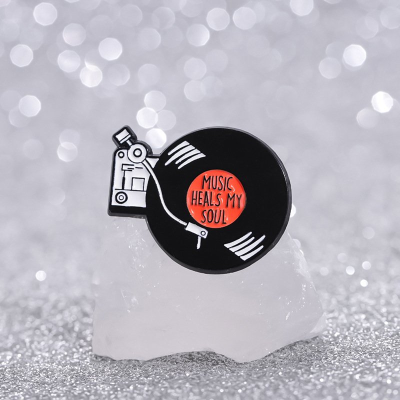 Customized Personalized Custom Design Brooches Pins Anime Style Zinc Alloy Custom Hard Enamel Pins Soft Enamel Pins