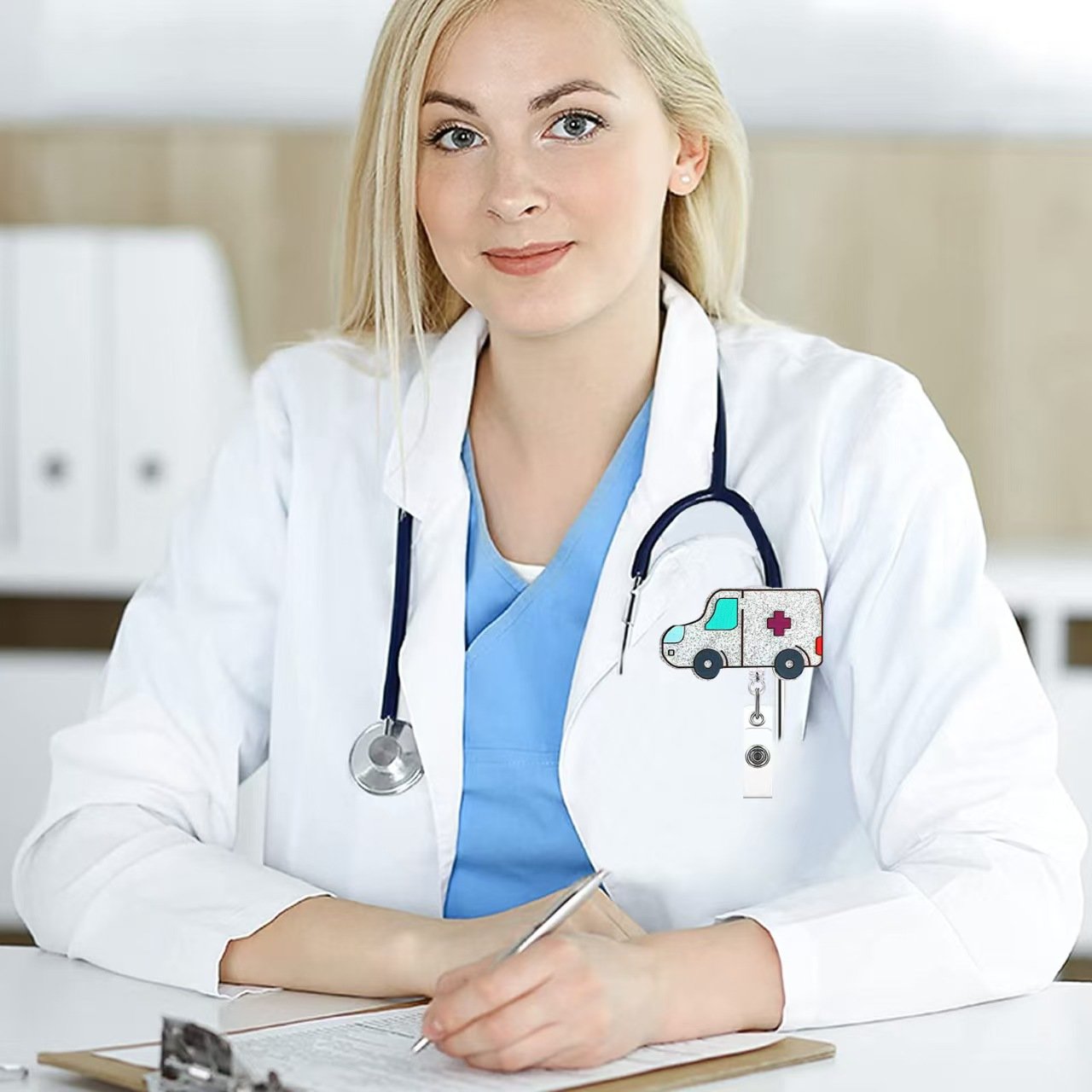 Acrylic love syringe ambulance snap fastener Creative telescopic badge for healthcare workers Nurse badge holder