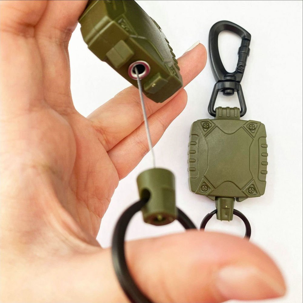 Outdoor Tactical Retractable Keychain Heavy Duty Durable Wire Rope Carabiner Badge Holder Reel