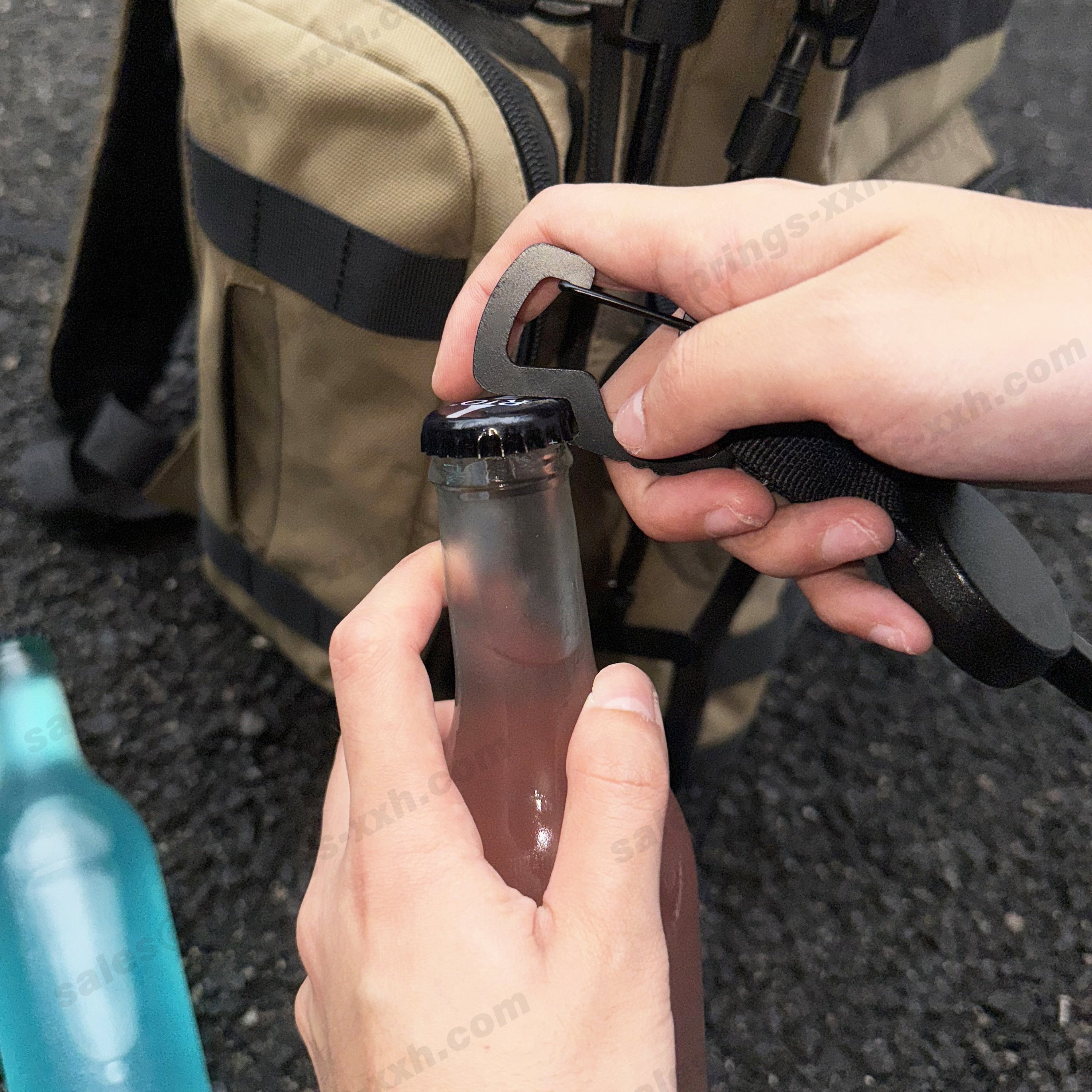 P-036 Retractable Multi tool Carabiner Heavy Duty Badge Reel Holder with Steel Cable Clasp Outdoor Hanging for Your Phone
