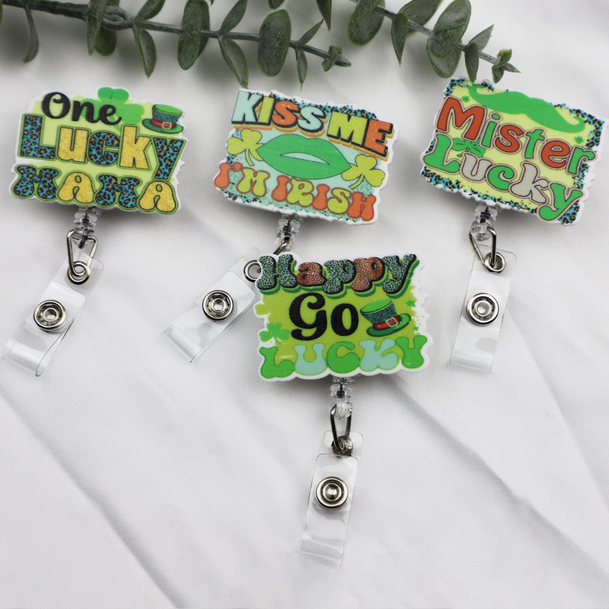 St. Patrick's Day Clover Holiday Badge Reel With Clips Decorative Holiday Badge Holder Retractable Id Name Badge Clips For Women
