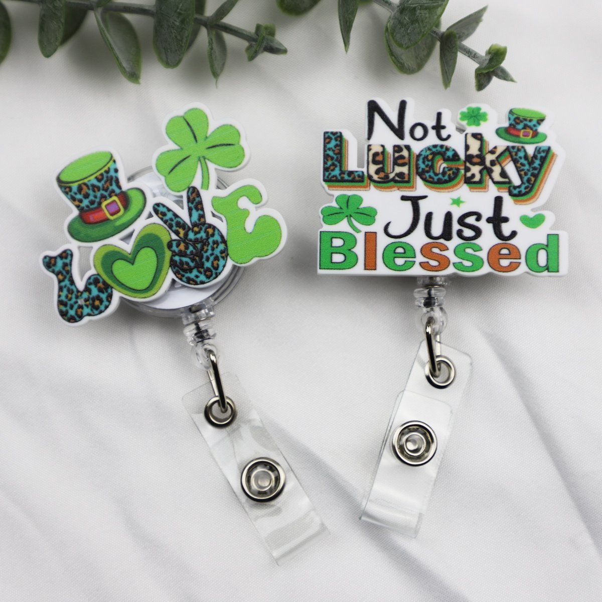 St. Patrick's Day Clover Holiday Badge Reel With Clips Decorative Holiday Badge Holder Retractable Id Name Badge Clips For Women