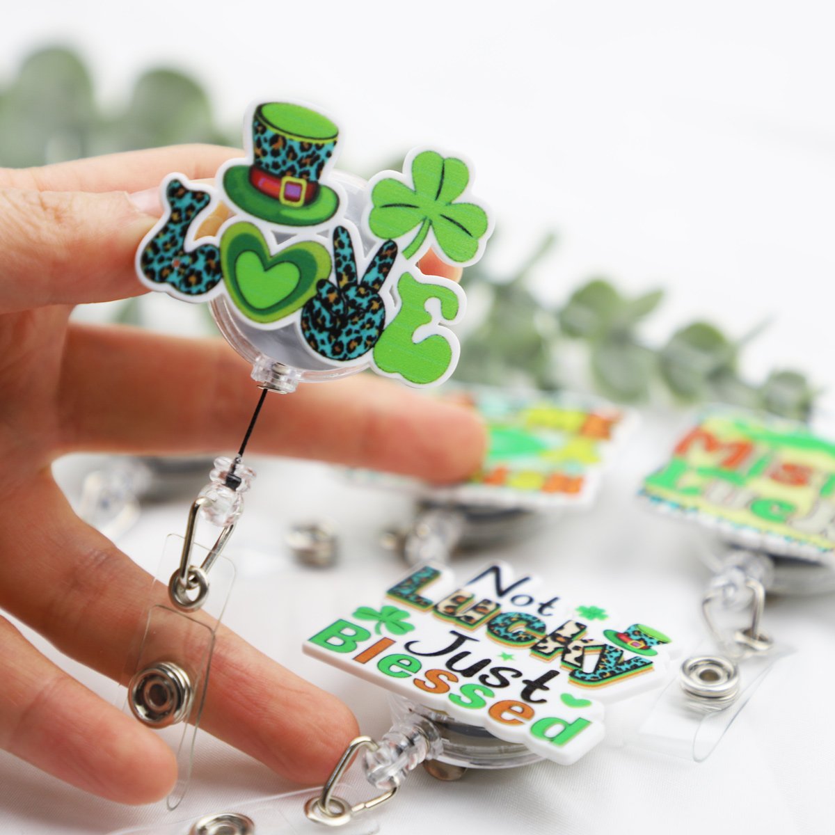 St. Patrick's Day Clover Holiday Badge Reel With Clips Decorative Holiday Badge Holder Retractable Id Name Badge Clips For Women