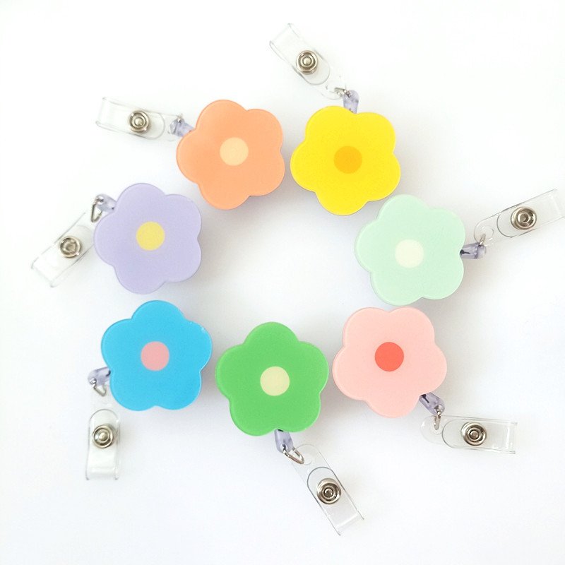 Nurse's Badge Buckle Customized Brooch Pin Cartoon Flower Easy To Stretch Buckle Doctor's Hospital Badge Lanyard Card Holder