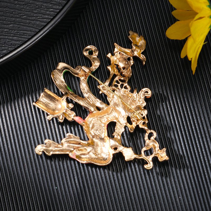 Hot Sales new Halloween designer gold custom metal enamel lapel luxury badge holder pins brooches pin women