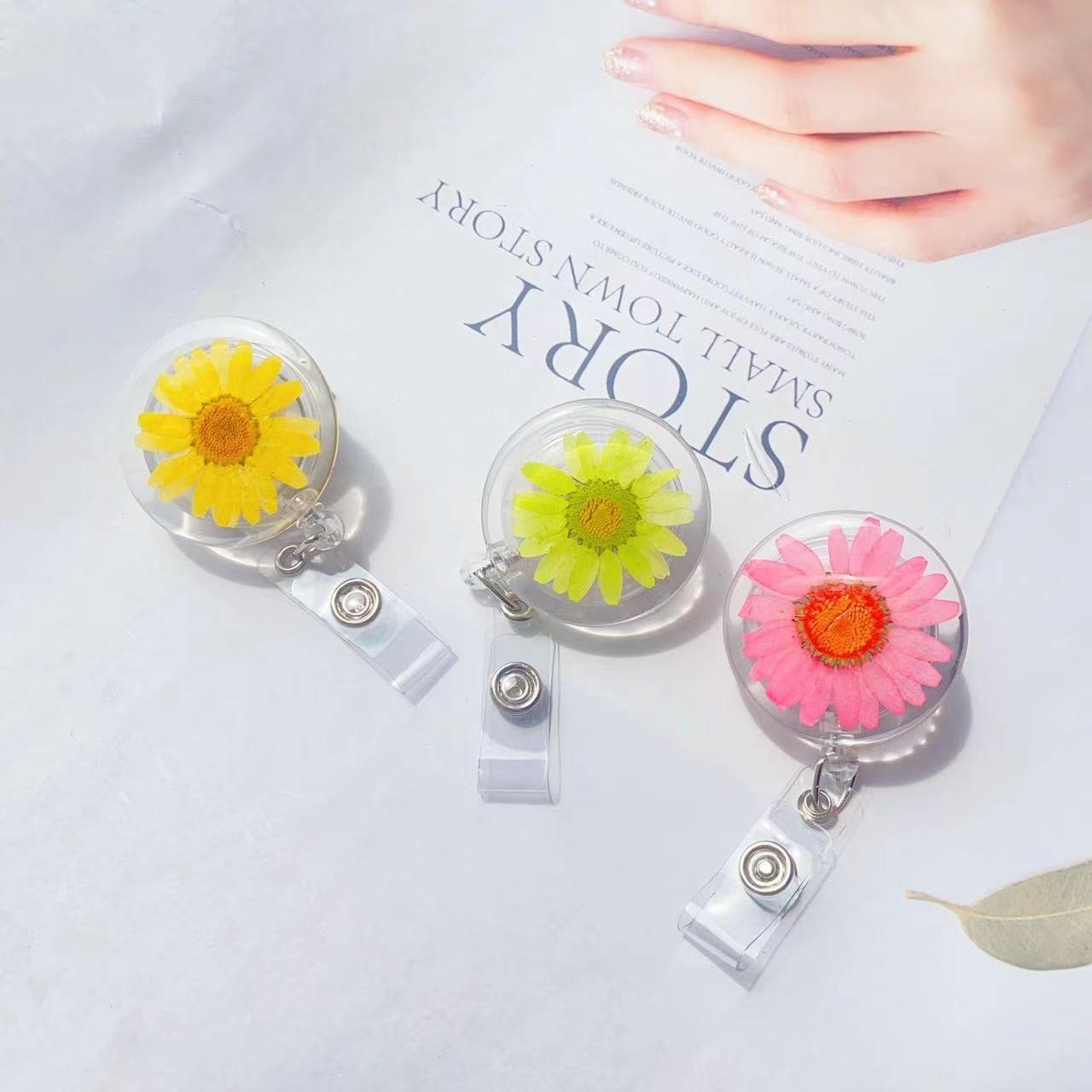Round Flower Resin Nurse alligator clip name Badge Reel Retractable Holder