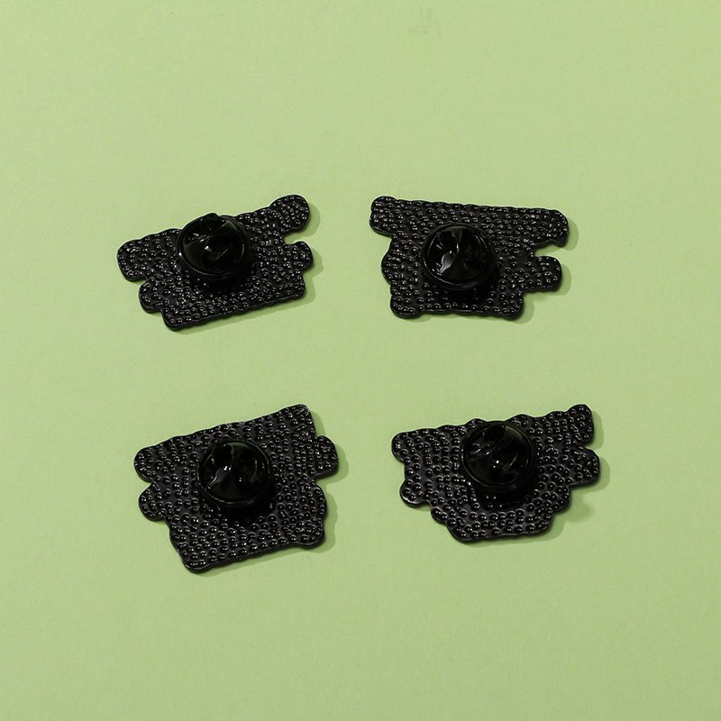 2024 New China Manufacturer customized wholesale holder maker metal custom slogan badges pins for men and women