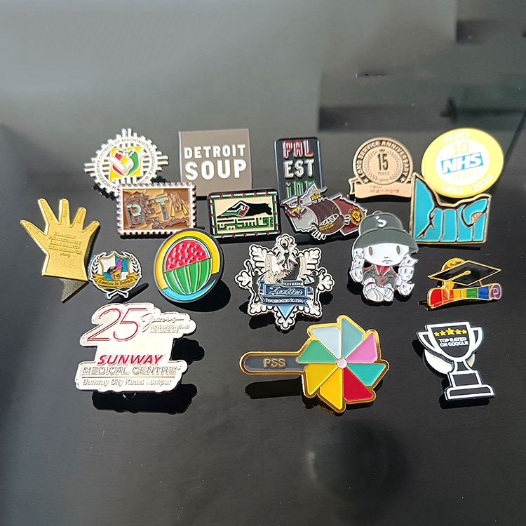 Custom metal magnetic medal brooches 3M adhesive women barcelona lapel print epoxy pin enamel name badge holder soccer pins