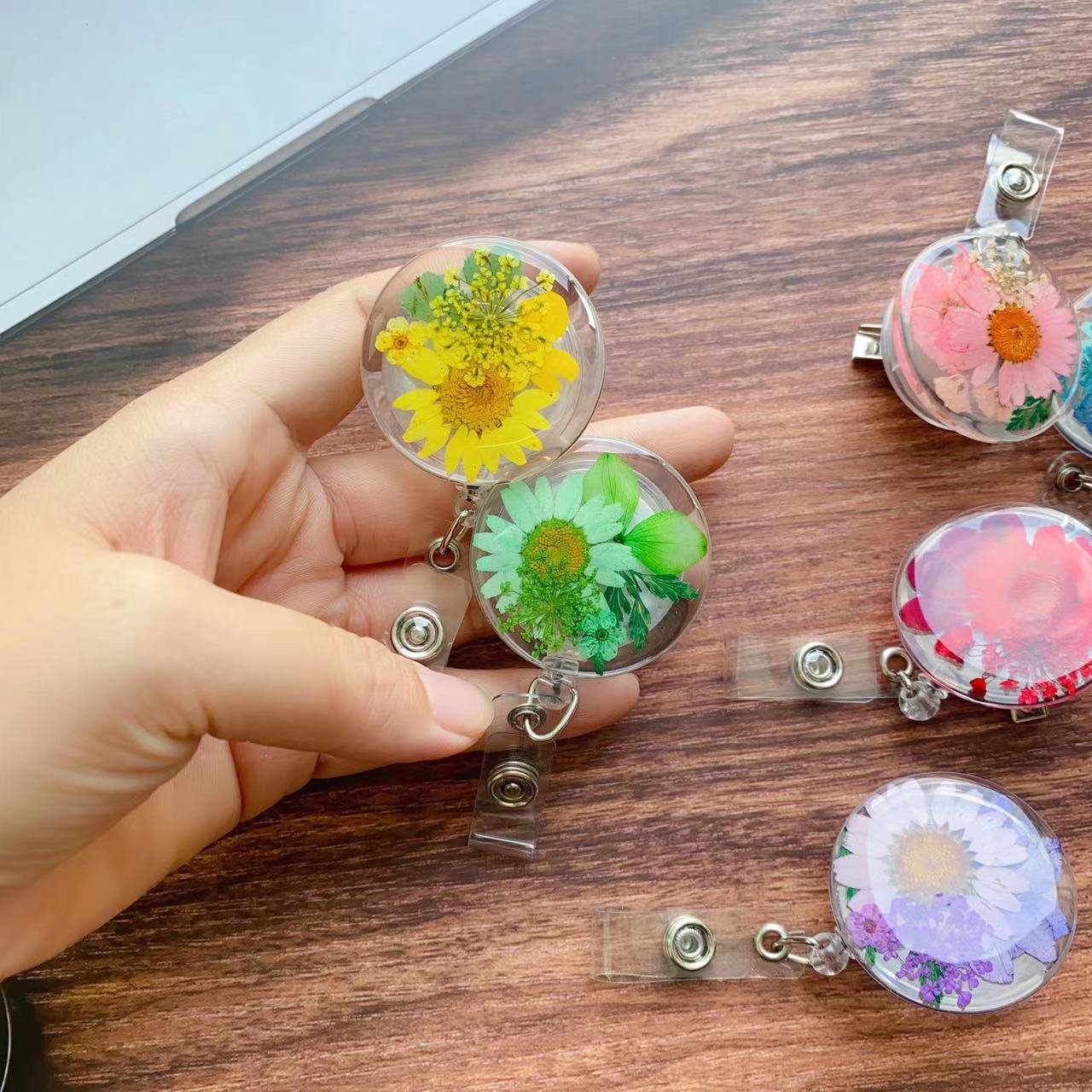 Round Flower Resin Nurse Alligator clip name Badge Reel Retractable Holder