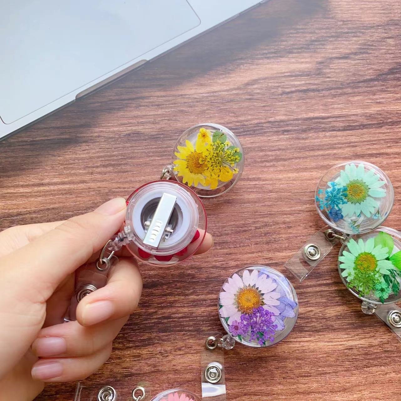 Round Flower Resin Nurse Alligator clip name Badge Reel Retractable Holder