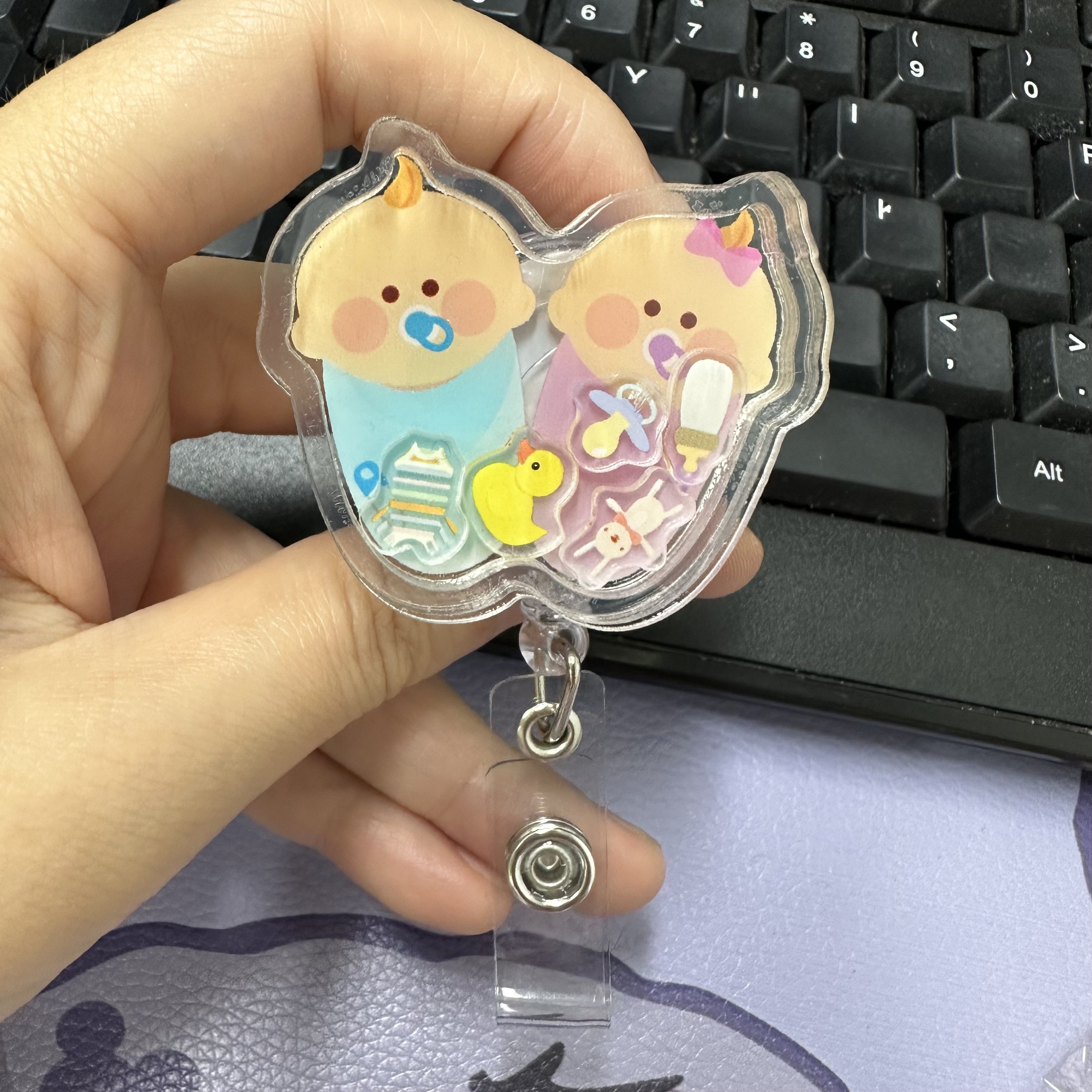 Custom Cartoon Design Retractable Acrylic Shaker Badge Reel and Nurse Accessories ID Card Badge Holder with Alligator Clip