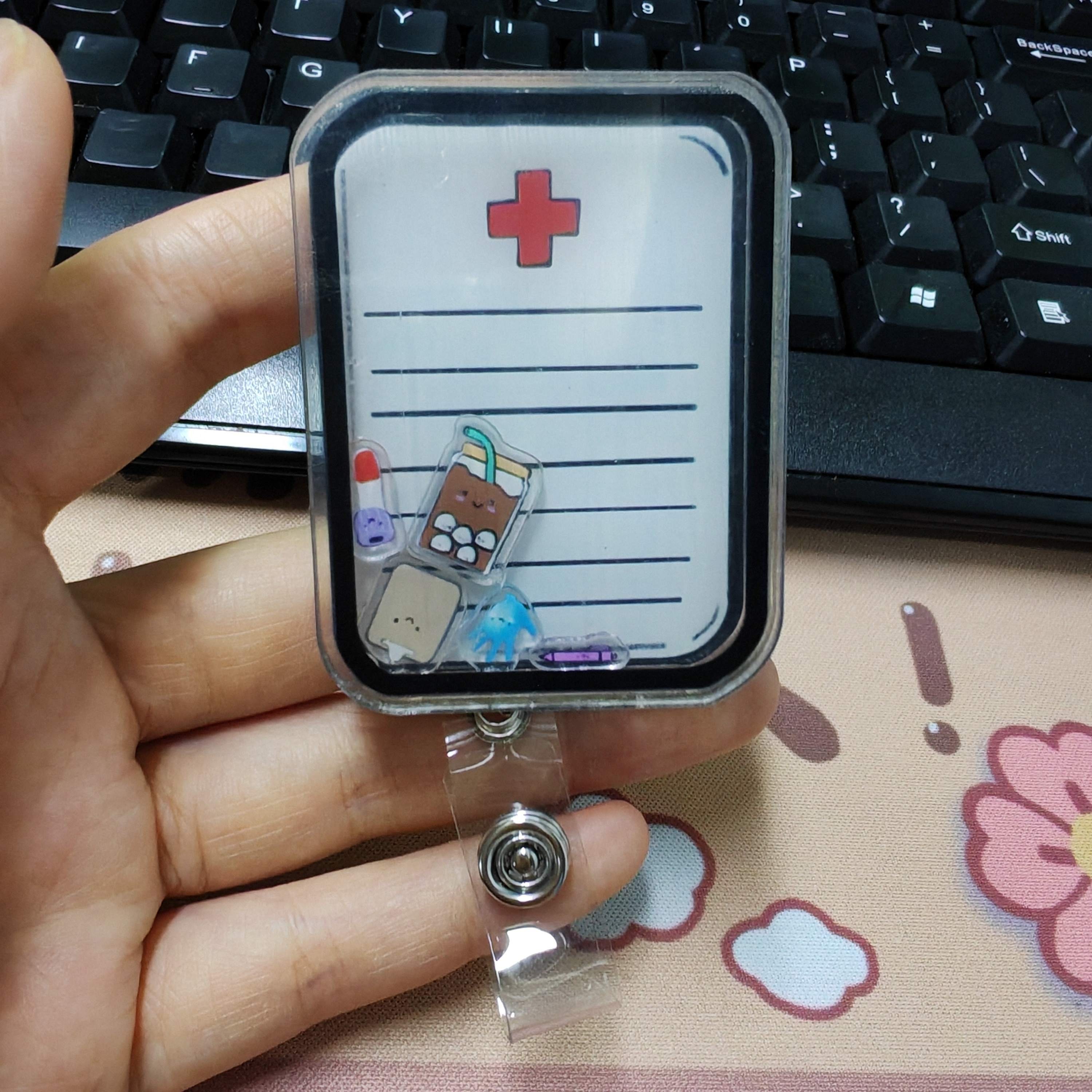 Custom Cartoon Design Retractable Acrylic Shaker Badge Reel and Nurse Accessories ID Card Badge Holder with Alligator Clip